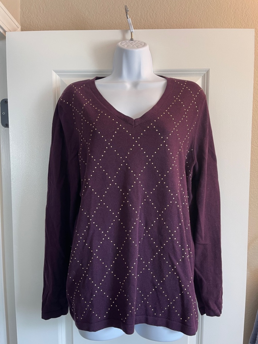 Tommy Hilfiger Burgundy V‑Neck Studded Sweater